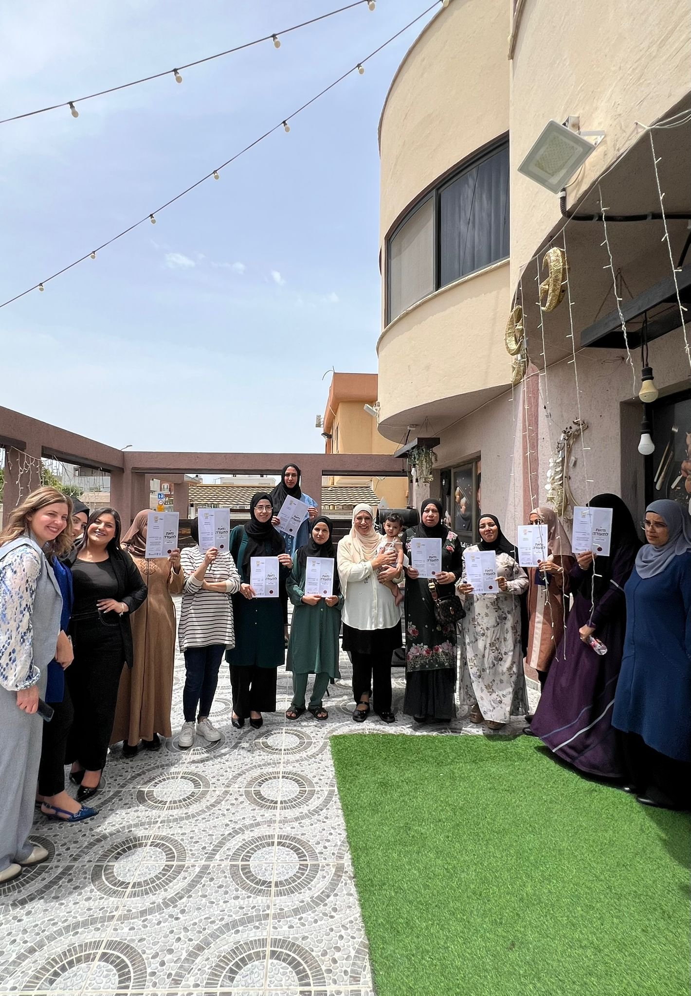 حفله انهاء مع مركز تواصل